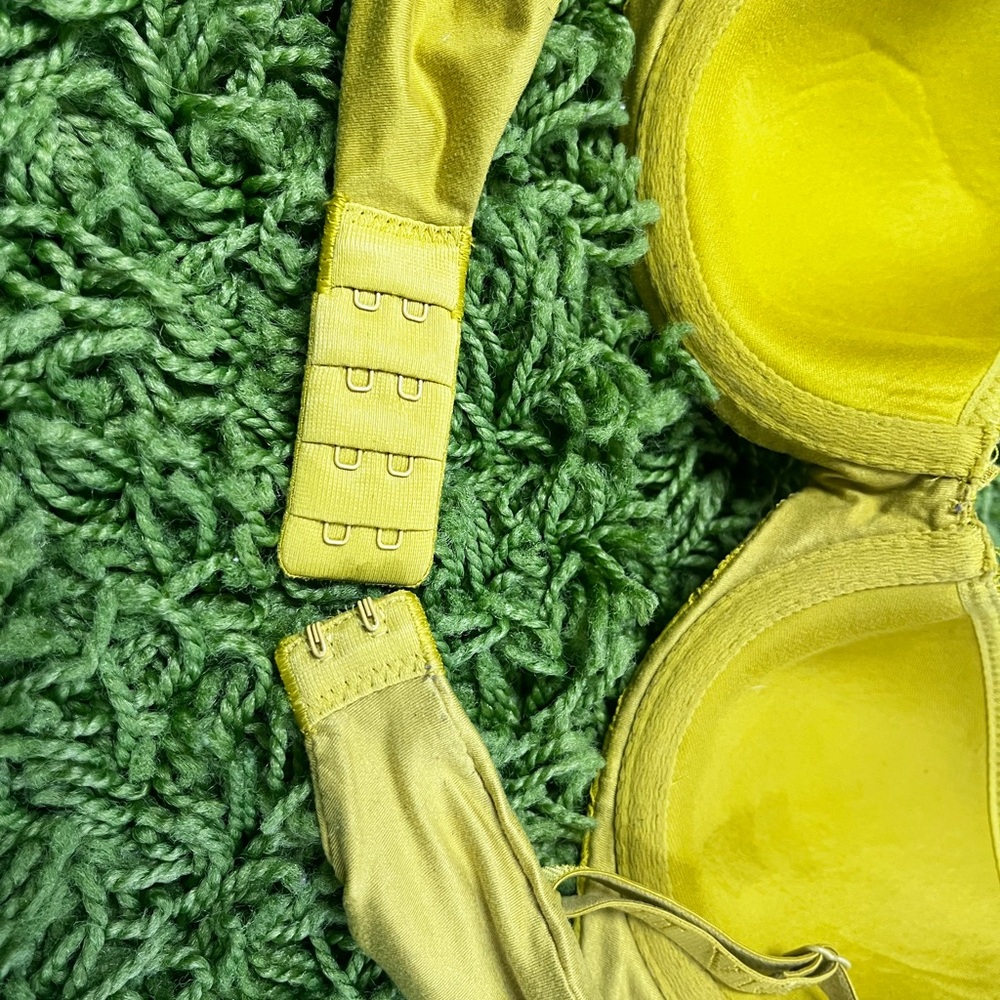 I 💗 OFFERS! Victoria's Secret Lace Bra - Vibrant Yellow - Picture 3 of 6